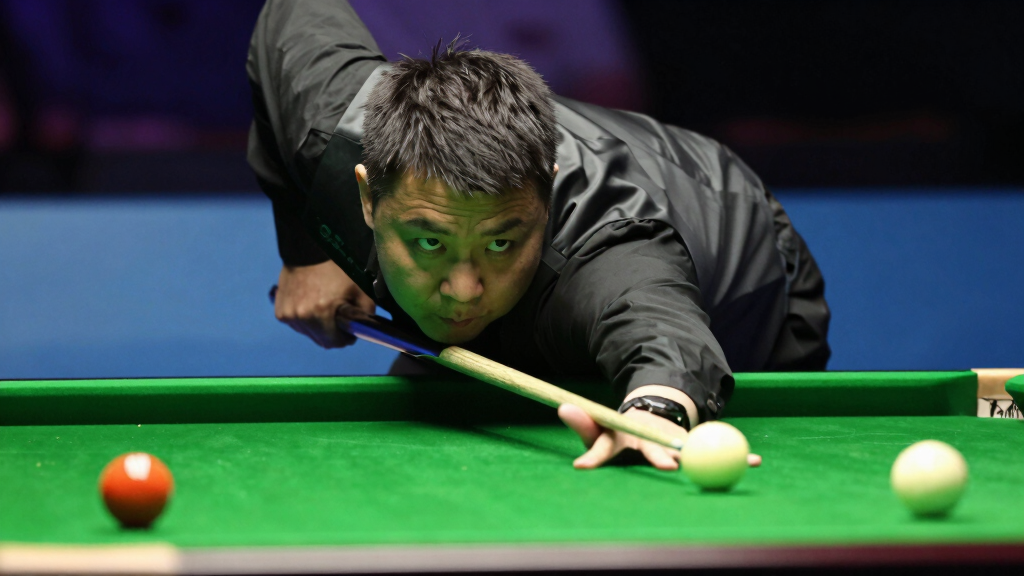 Professional snooker match cue aimed at ball on green baize